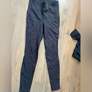 lululemon black leggings with pockets!